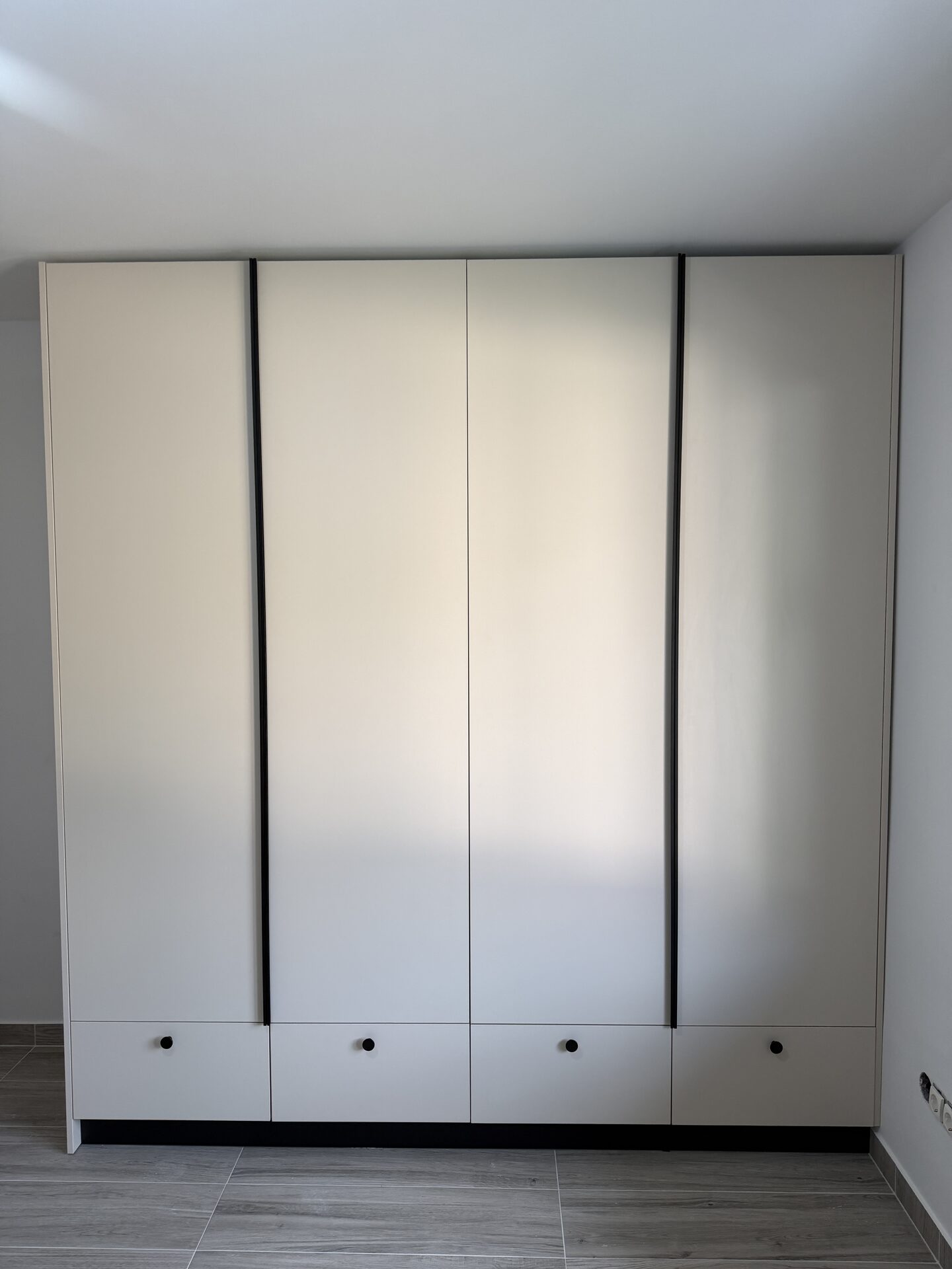 Dormitor modern - amenajare interioară