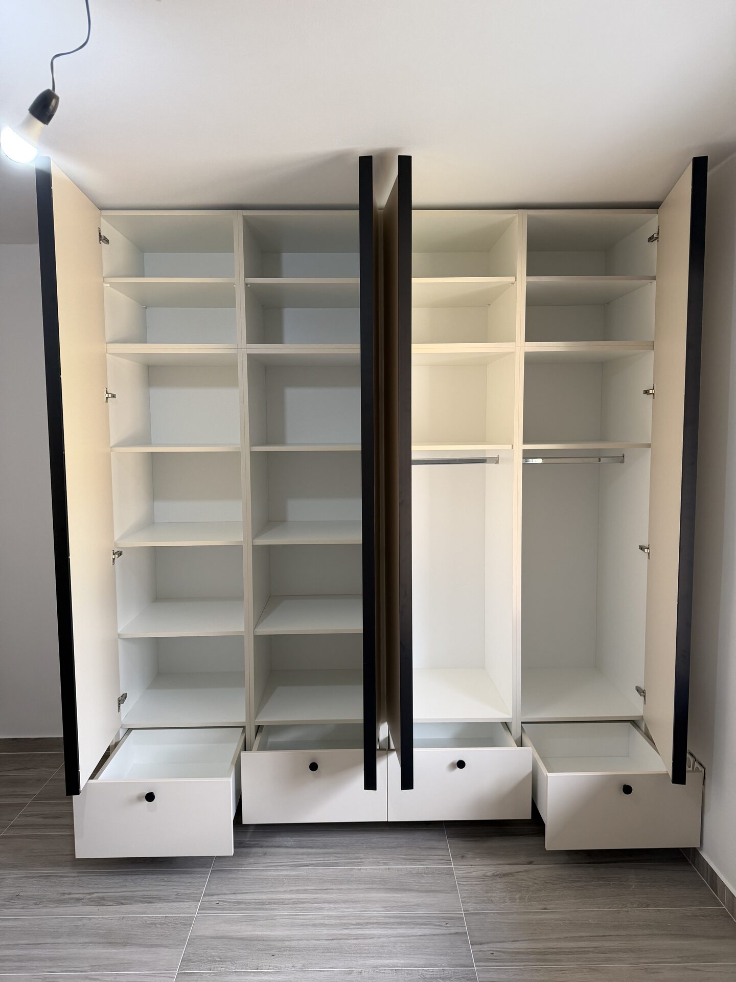 Dormitor modern - amenajare interioară