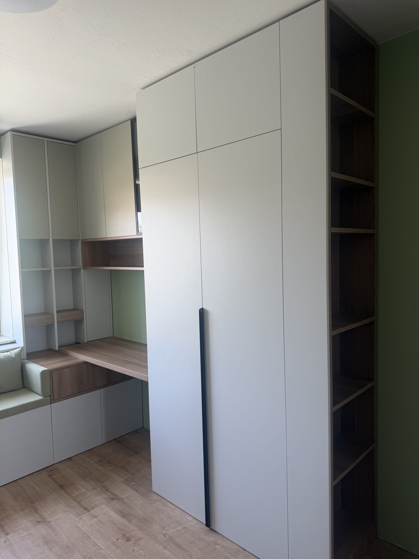 Dormitor modern - amenajare interioară